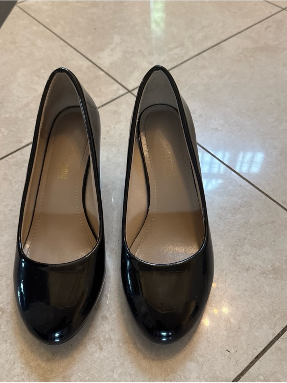Classic Black Patent Round-Toe Women’s Pumps